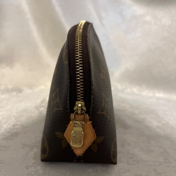 Authentic Louis Vuitton Cosmetic Pouch made in Spain - Picture 3 of 10